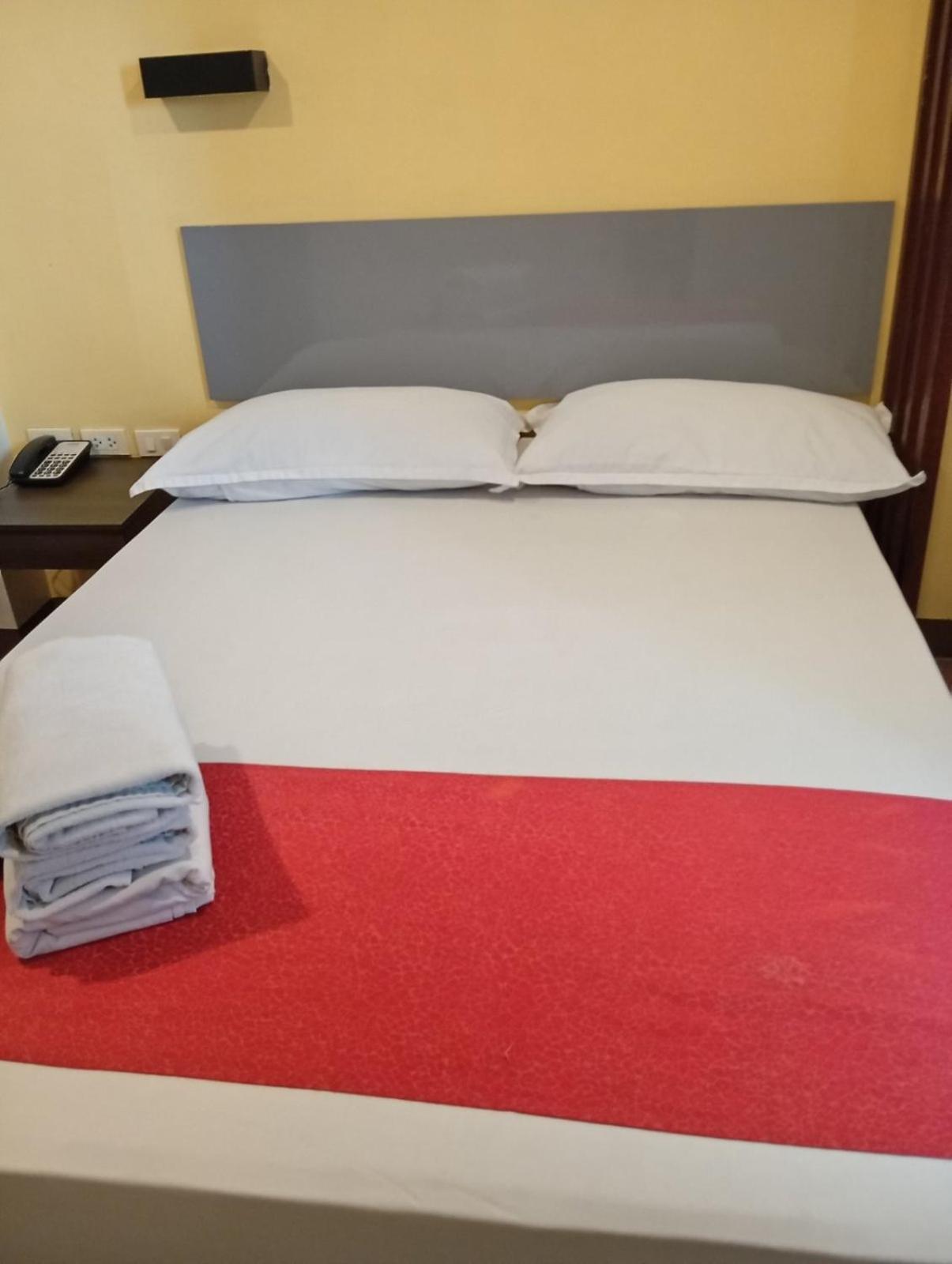 Mc Hotel Novaliches Caloocan Екстериор снимка